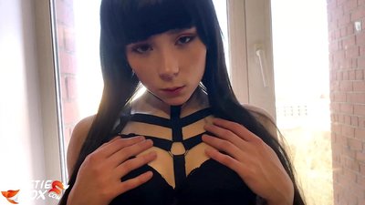 Халуун Brunette Хөхөх гүн гүнзгий, мэдрэмжтэй галзуугийн төлөө мөнгө